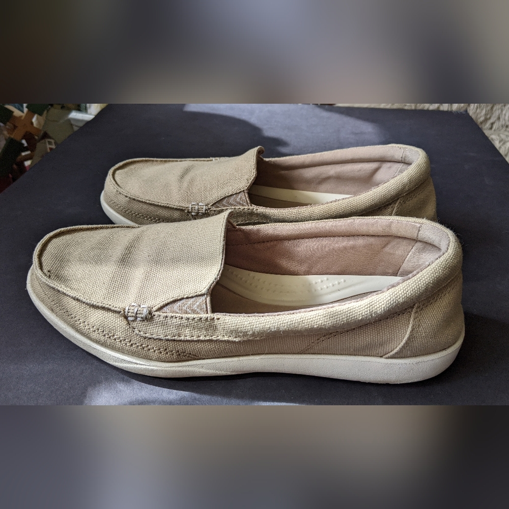 Crocs Triple Comfort canvas Chevron size 9.